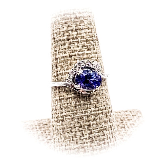 Beautiful Oval Tanzanite and Diamonds 18k White G… - image 1