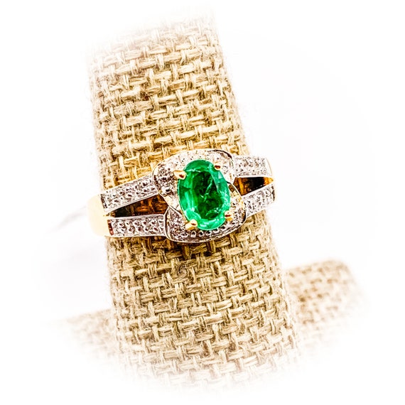 Vintage 18k Yellow Gold Emerald and Diamonds Ring