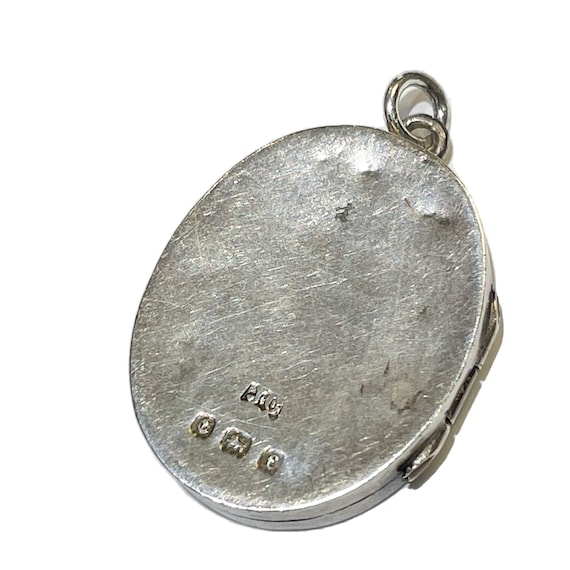 Gorgeous Vintage Locket with Floral Engraving in … - image 3