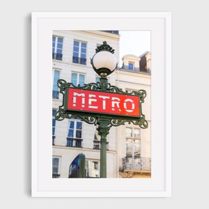 Photographie de Paris, enseigne de métro parisien, enseigne de métro Art nouveau, décoration d'intérieur de Paris, art mural Paris, photographie de voyage, photo rouge du métro parisien