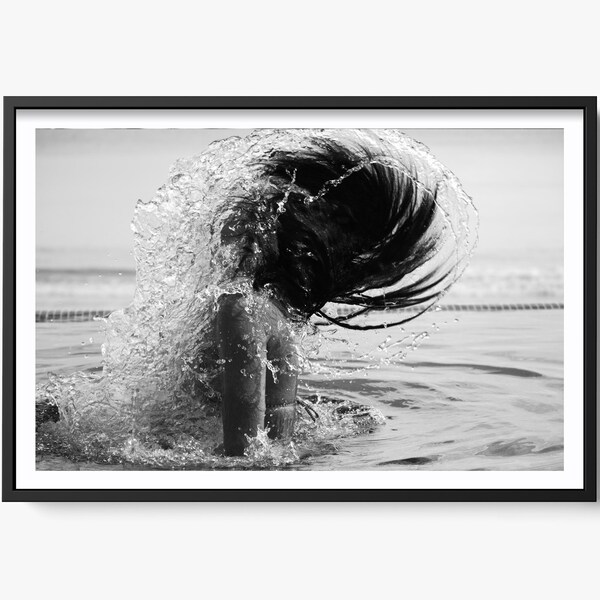 Fotografia czarno-biała Fine Art, Ocean Girl Flipping Hair, Ocean Wall Art, Summer Wall Art, Coastal Home Decor, Summer Fun