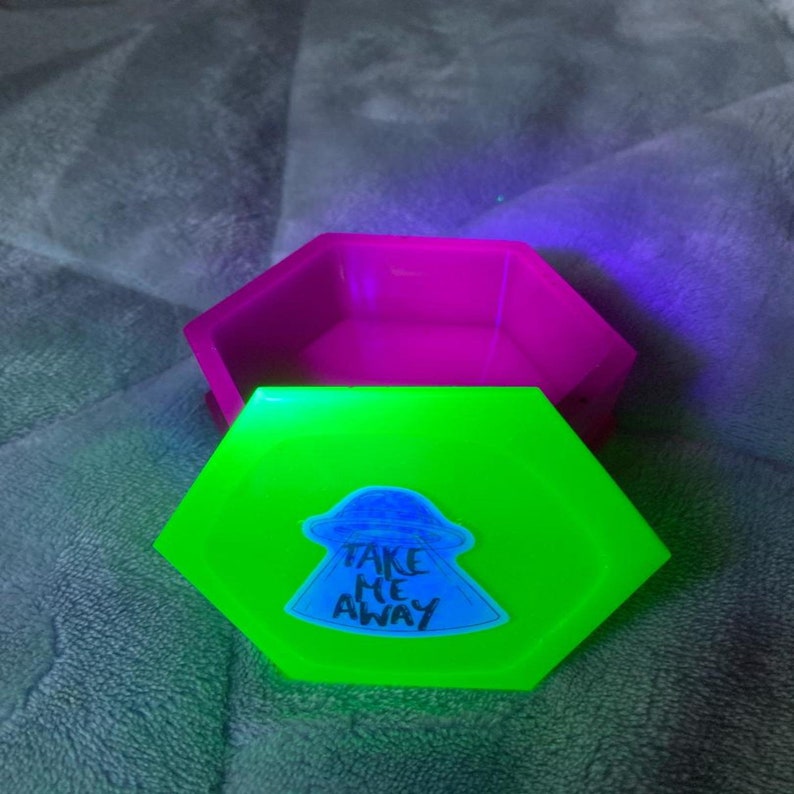 UV Reactive UFO Box