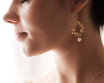 Vine and cultured pearl wedding earrings, golden laurel, women&#39;s Christmas gift, bridal civil ceremony jewelry