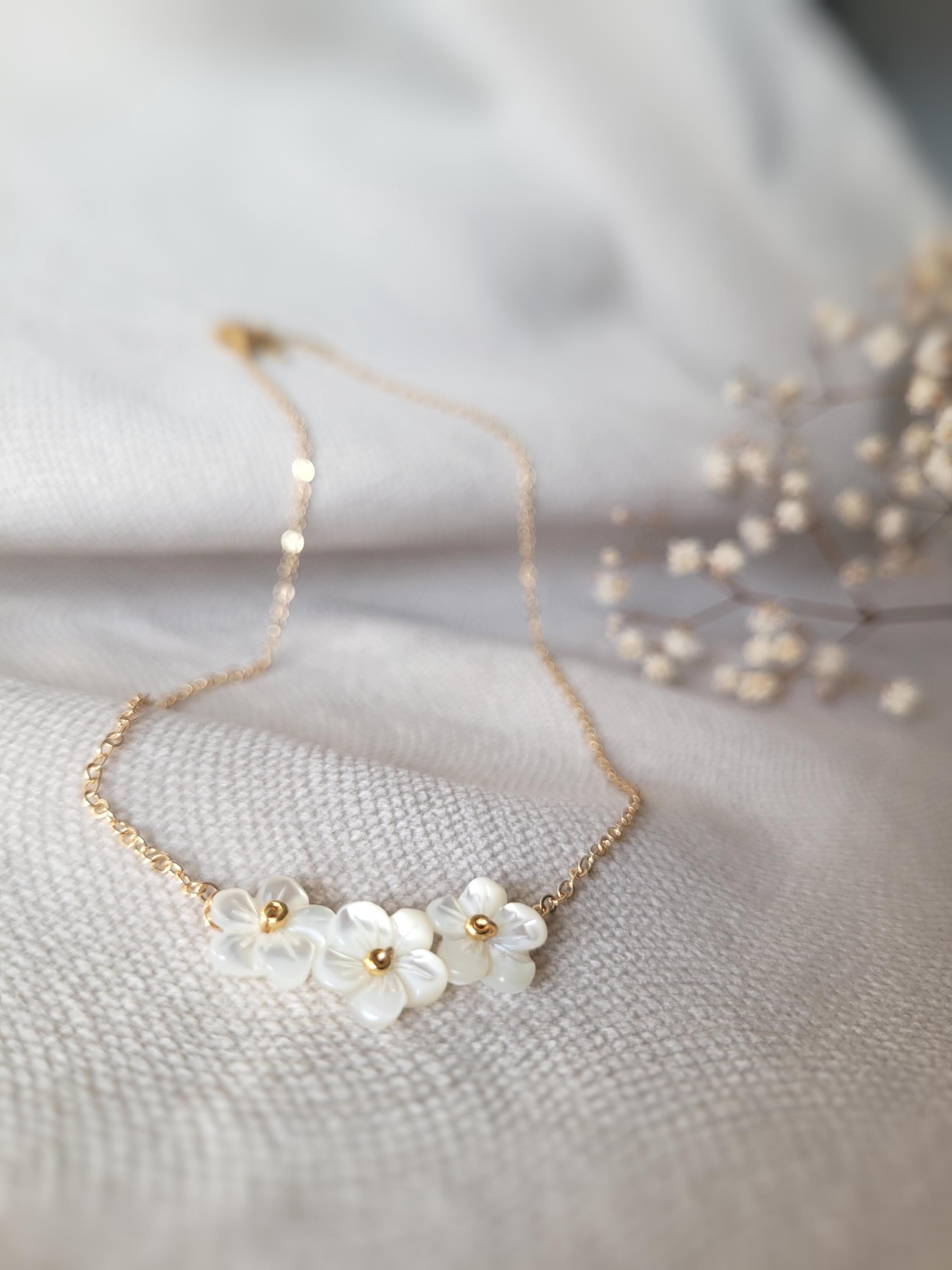 Collier Ras De Cou Avec Pendentif Fleur En Quartz Rose - Bijou Fantaisie Neuf Avec étiquettes