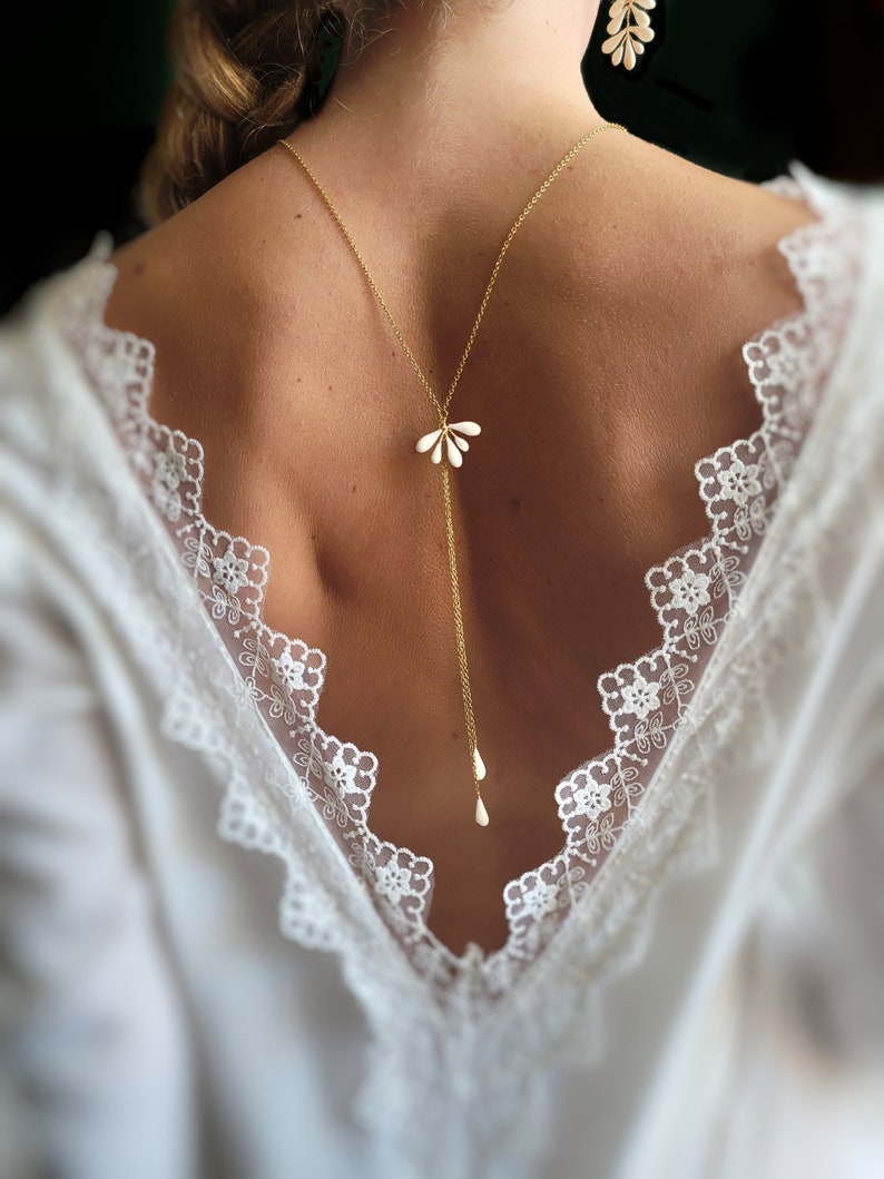 collier de dos mariée avec pendentif en porcelaine froide