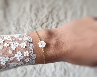 Witte bloemenarmband voor bruiden, parelmoeren bloemenarmband voor bruiloften, kerstcadeau voor vrouwen, geheime Sinterklaascadeau