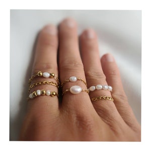 Fine gold ring with gold stainless steel chain and mother-of-pearl pearl, gold chain ring and freshwater pearls, Christmas gift for women