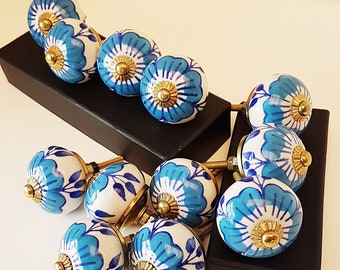 12 blue & white cabinet knobs with gold tone hardware fittings. Spring kitchen cupboard makeover time! Dresser drawers, vanities and more.