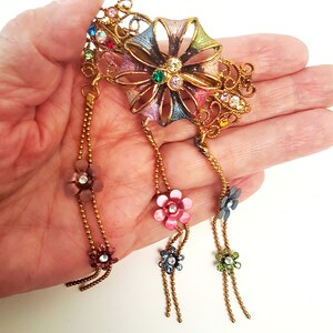 Vintage hairclip barette in a medieval flower design. Hair jewelry with rhinestones in soft rose and blue tones. Gold metal details. image 7