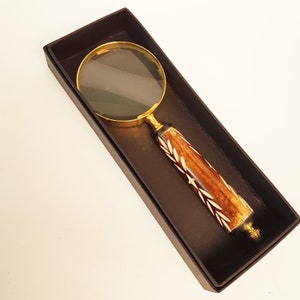 Vintage Pocket Magnifying Glass in Case. 