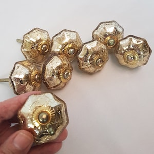 12er Schrankknauf Schubladenknäufe von Merkur. Vergangene Ära Boho vergoldete Glasknopf Kollektion. Nostalgisches Lusterglas zur Renovation.