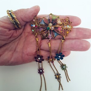 Vintage hairclip barette in a medieval flower design. Hair jewelry with rhinestones in soft rose and blue tones. Gold metal details. image 2