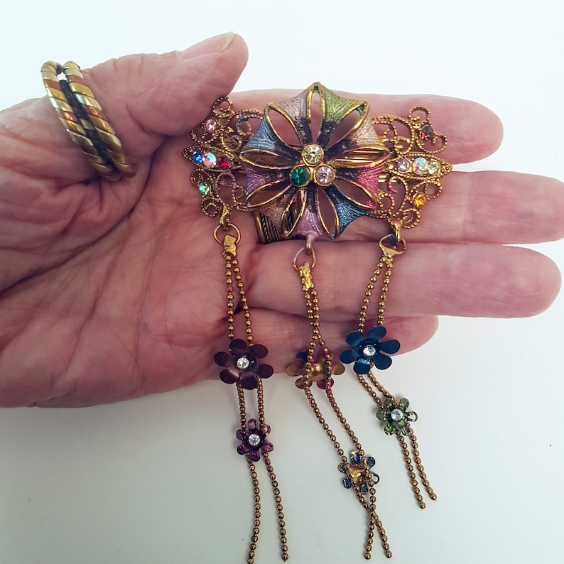 Vintage hairclip barette in a medieval flower design. Hair jewelry with rhinestones in soft rose and blue tones. Gold metal details. image 2