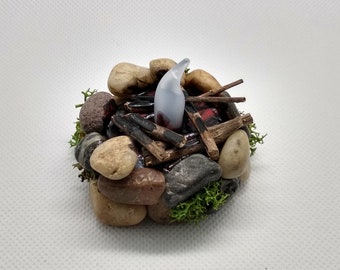 Miniatur Feuerstelle Lagerfeuer für 1:6 Puppen mit Flackerlicht Batteriebetrieben