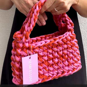 Handgemachte Häkeltasche • Handtasche • Kleine handgemachte Häkeltasche aus T-Shirt-Garn • Garn • Mehrfarbige Varianten • Geburtstagsgeschenk-TikTok-Tasche