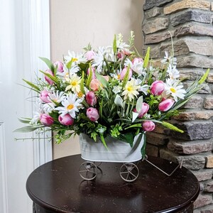 White Wagon Spring Floral Arrangement, Daisy & Tulip Spring Centerpiece, Farmhouse Country Kitchen Decor, Spring Summer Table Decor