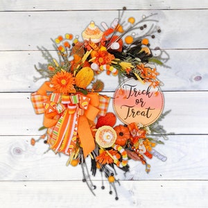 Halloween Wreath, Extra Large Trick or Treat Halloween Wreath, Halloween Wall Decor, Halloween Porch Decor