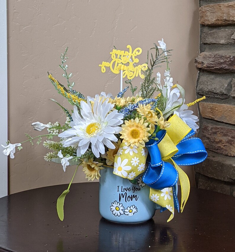 Mothers Day Arrangement I Love You Mom Floral Arrangement Etsy