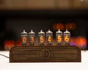 Nixie Tube Clock z570m, z573m  of the GDR production on 6 lamp