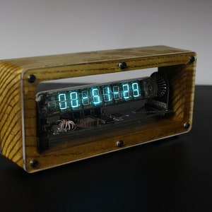 VFD tube clock on vacuum fluorescent display IV-18