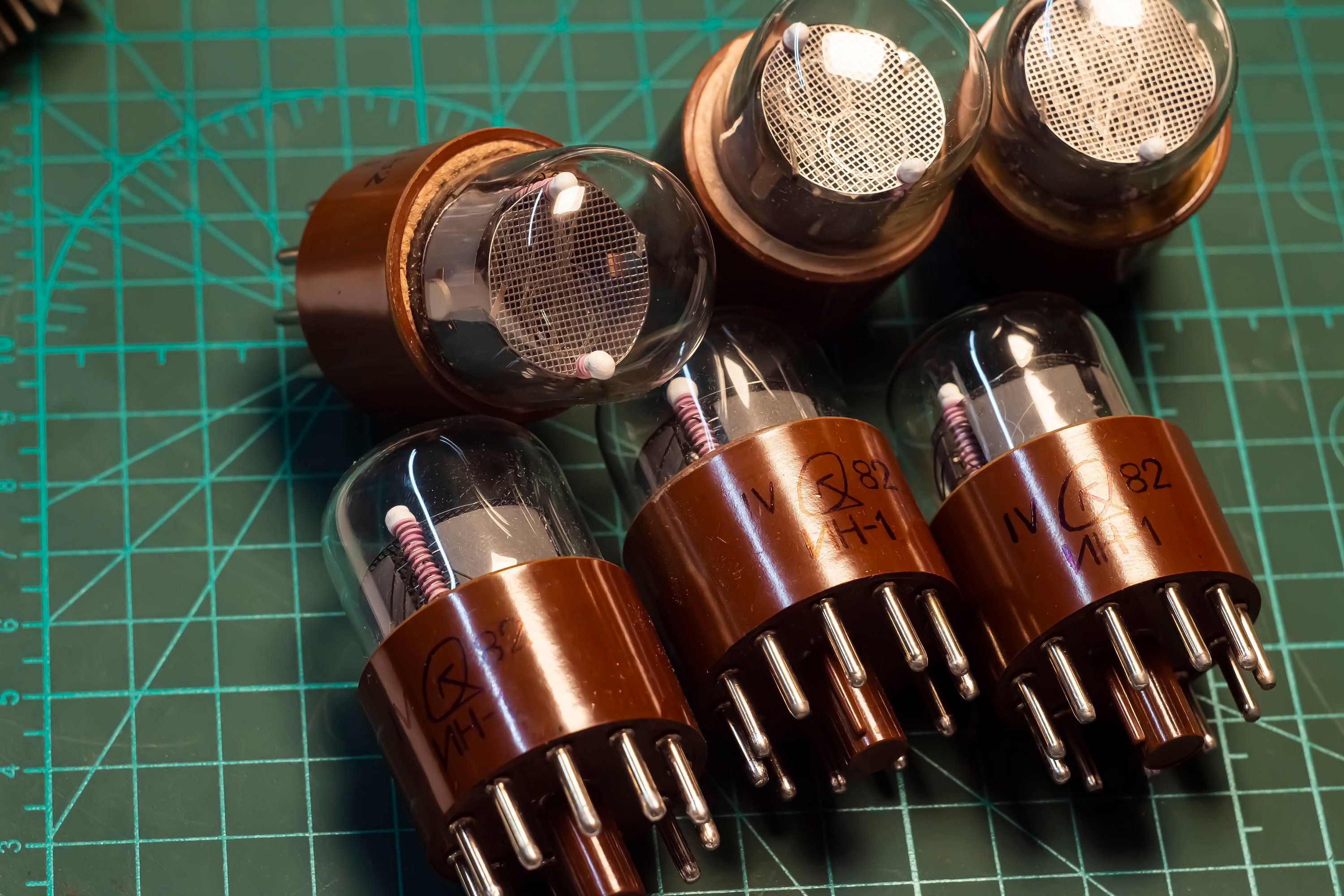 【新品】ニキシー管IN-12A　（4本） 新品ニキシー管 in-14、in-4、in-16、in-12、in-1、in-17、in-2、z573m