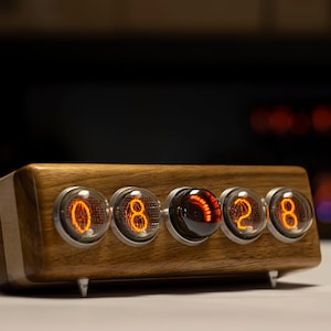 Reloj Nixie con indicadores de descarga de gas IN-4 y dekatron OG-4