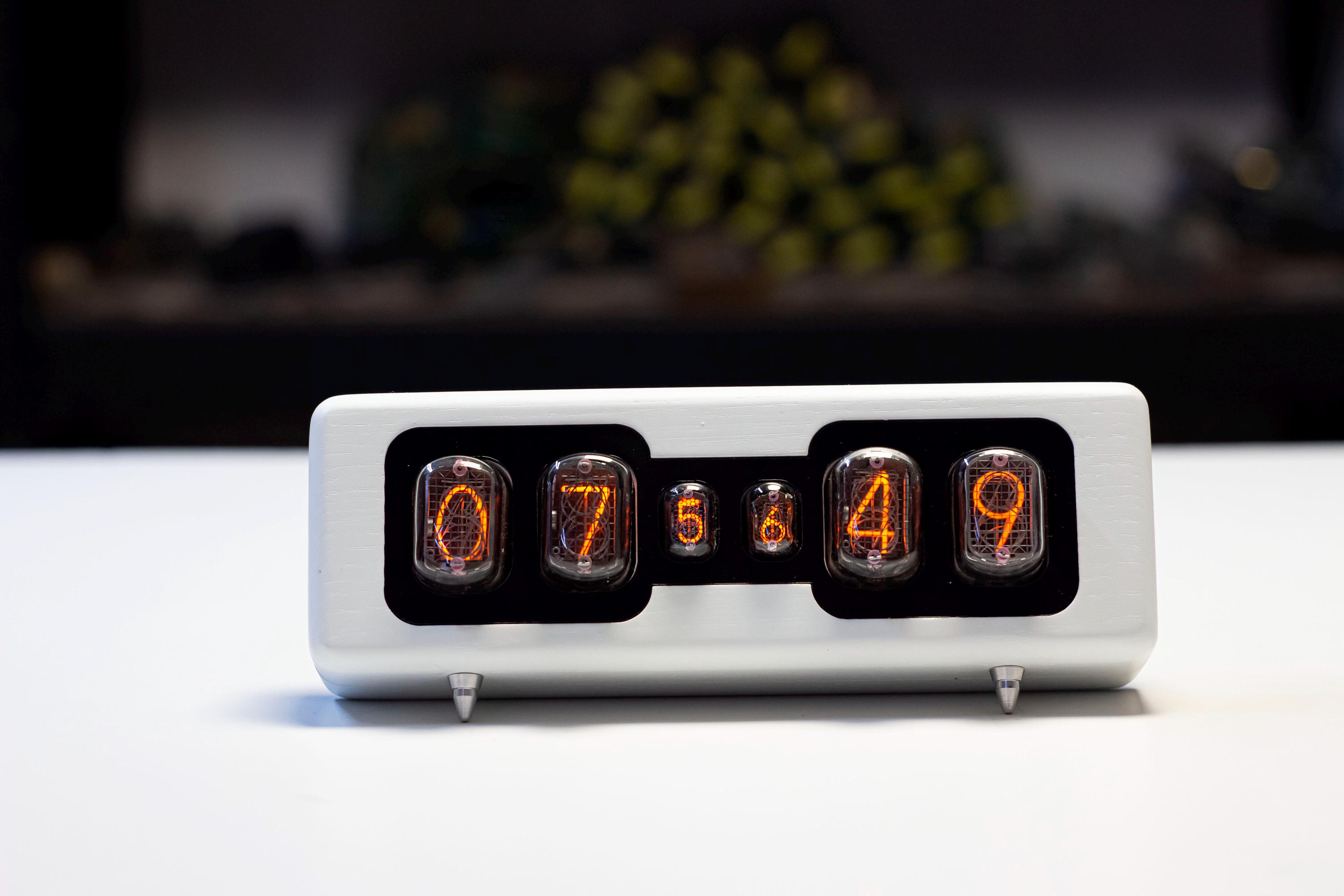 RGBバックライト付きニキシー管時計IN12およびIN17 - Etsy 日本