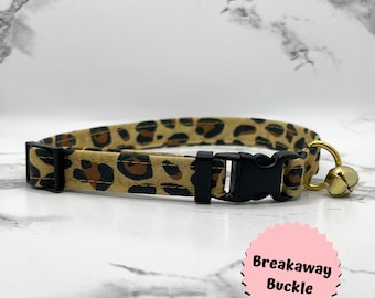 Collar para gatos con estampado de leopardo y cascabel, hebilla de seguridad, color guepardo