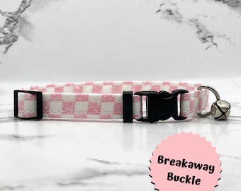 Collar para gato con cuadros rosas: BREAKAWAY, gatito, campana, hecho a mano, hebillas, personalizado, regalos, cuadros, rosa bebé, 100 % algodón