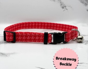Collar de pata de gallo para gatos: collar de algodón hecho a mano con cascabel.