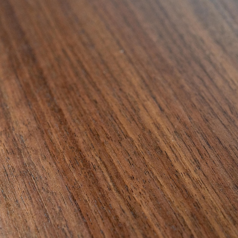 Walnut wood grain