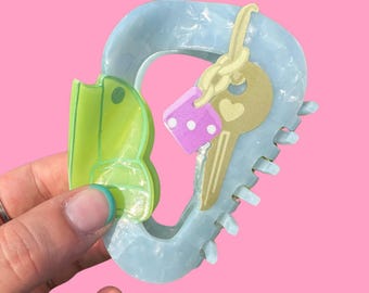 Mosquetón acrílico para el pelo / Accesorio LGBTQ+