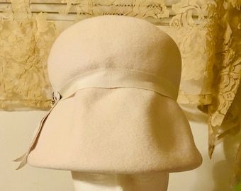 Vintage Henry Pollak Peachfelt Wool Cloche Hat