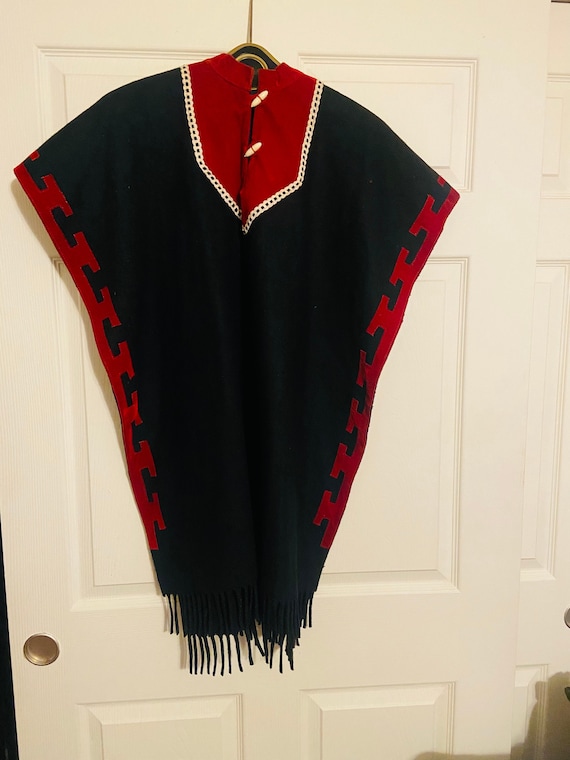 Vintage 60s/70s black wool cape / poncho with red… - image 1