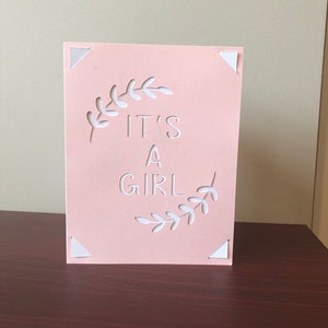 É uma menina cartão de inserção de chá de bebê arquivo de corte digital SVG - Cricut, silhueta, alegria