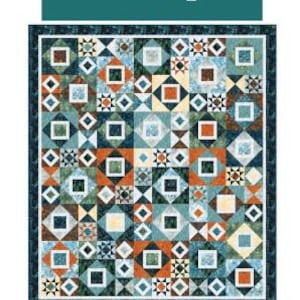 Pode incluir: Um edredom colorido com um padrão geométrico, apresentando quadrados, losangos e desenhos de estrelas em tons de verde-azulado, laranja, castanho e creme. O edredom é intitulado "All the Angles" e mede 204 cm x 235 cm.
