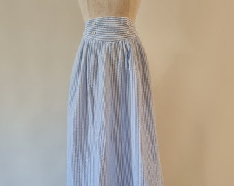 Detales. 1980's blue and white striped seersucker gathered mid calf length skirt