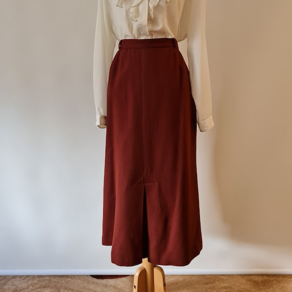 Beautifully detailed Evan Picone Rust coloured wool melton mid calf length A line skirt size 14-16.