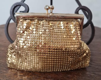 Sweet Glomesh 1980's vintage Gold mesh small coin purse.
