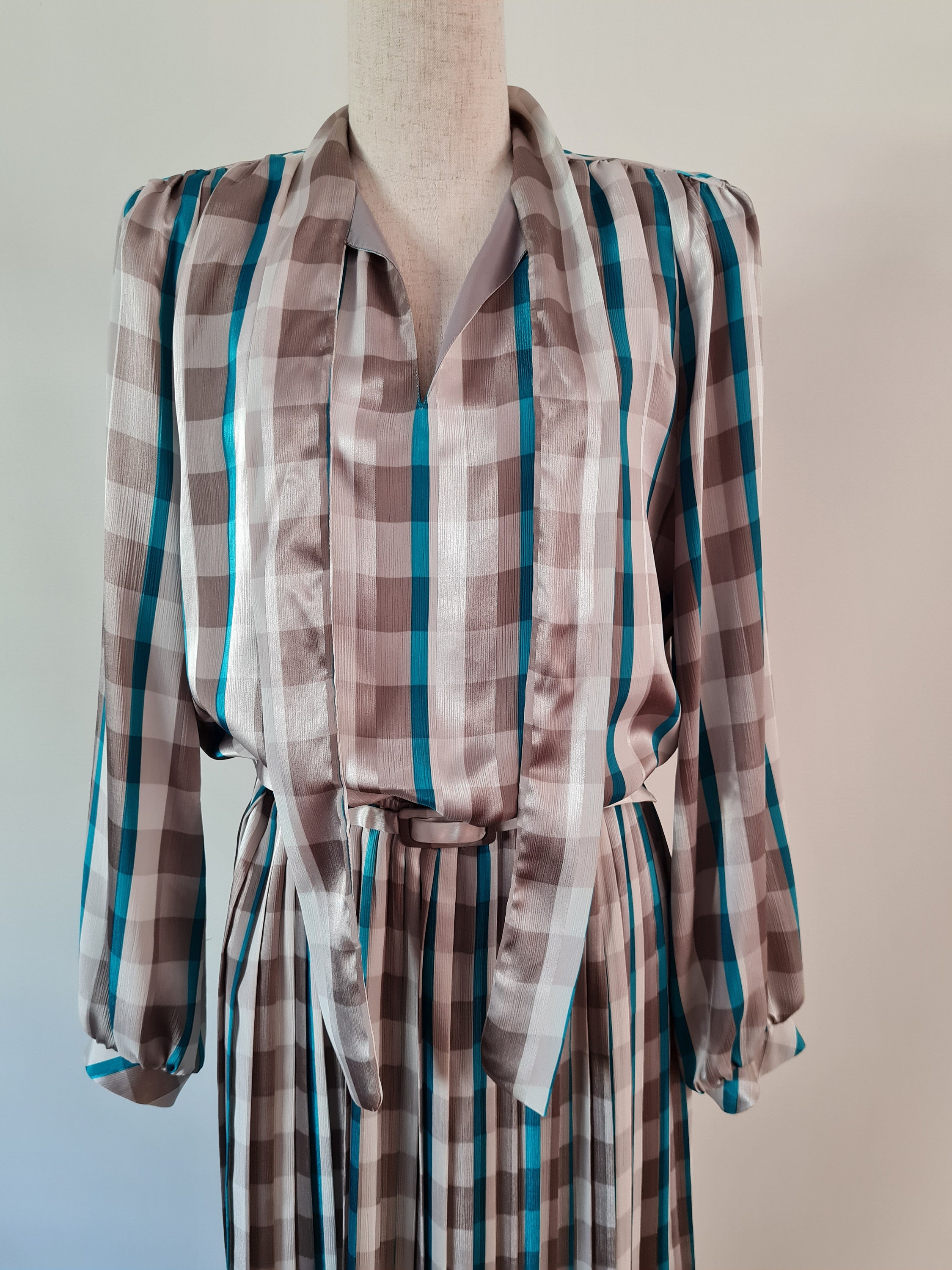 Maschen Neutrales und Teal kariertes Langarmkleid mit | Etsy