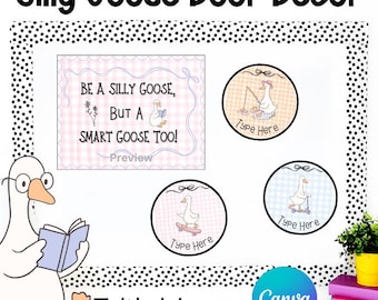 Może przedstawiać: Urocza dekoracja drzwi z motywem gęsi. Projekt zawiera prostokątny znak z napisem "Be a Silly Goose, But a Smart Goose Too!" oraz trzy okrągłe wzory z gęsiami.