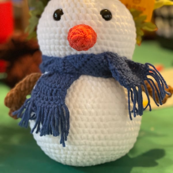 Peluche bonhomme de neige au crochet