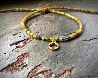 Gemstone necklace (serpentine) with lucky clover