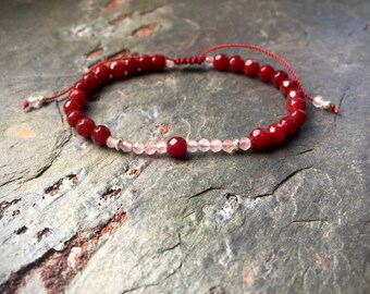 Adjustable gemstone bracelet made of chalcedony & rose quartz