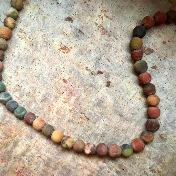 Schlichtes Stretch Armband aus Naturstein- / oder Sandelholz Perlen