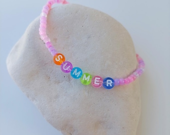 Rosa Perlen Ankle Armband: Wasserdichtes Stretch Fußband mit ""SUMMER"" Perlen."