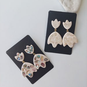 Long massive terrazzo style earrings with natural shells / Summer ivory Fashion modern statement earrings/ Tulip earrings/ Gift for her/ zdjęcie 3