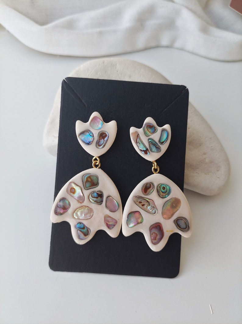 Long massive terrazzo style earrings with natural shells / Summer ivory Fashion modern statement earrings/ Tulip earrings/ Gift for her/ zdjęcie 4