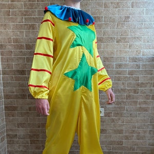 Pagliaccio assassino Costume spaziale Pagliaccio giallo con stella Costume da clown Costume da circo Costume spaventoso Collare da clown Costumi di Halloween Cosplay