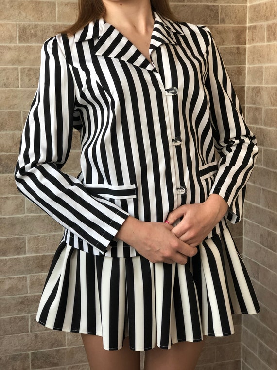 Black and white striped blazer beetlejuice cheap